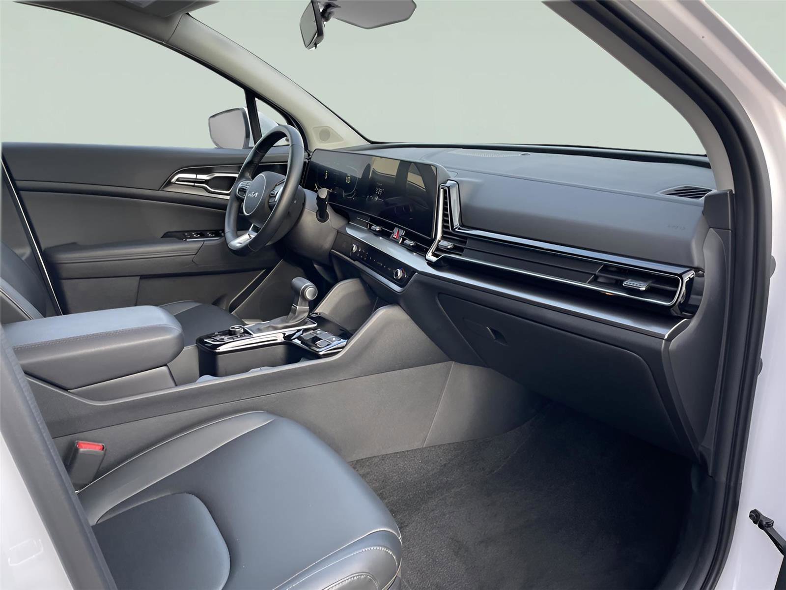 Used 2025 Kia Sportage EX image 22