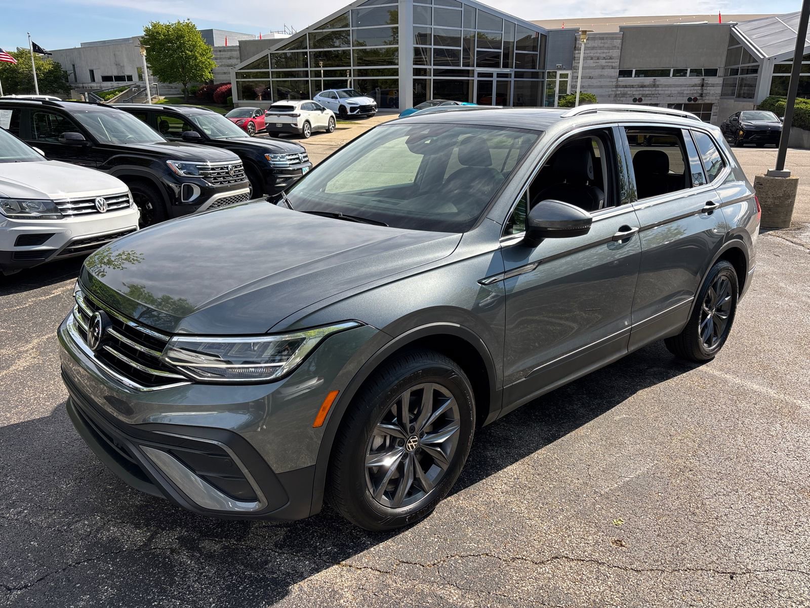 Certified 2024 Volkswagen Tiguan SE