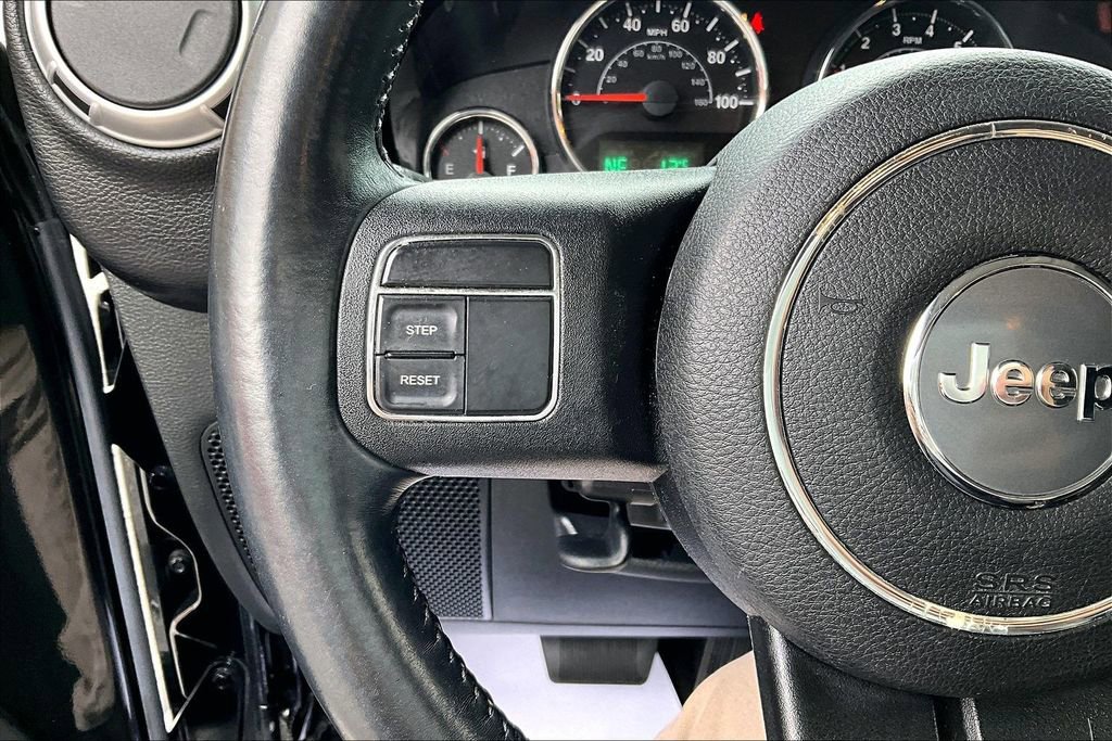 Used 2015 Jeep Wrangler Unlimited Sahara AWD/4WD image 17