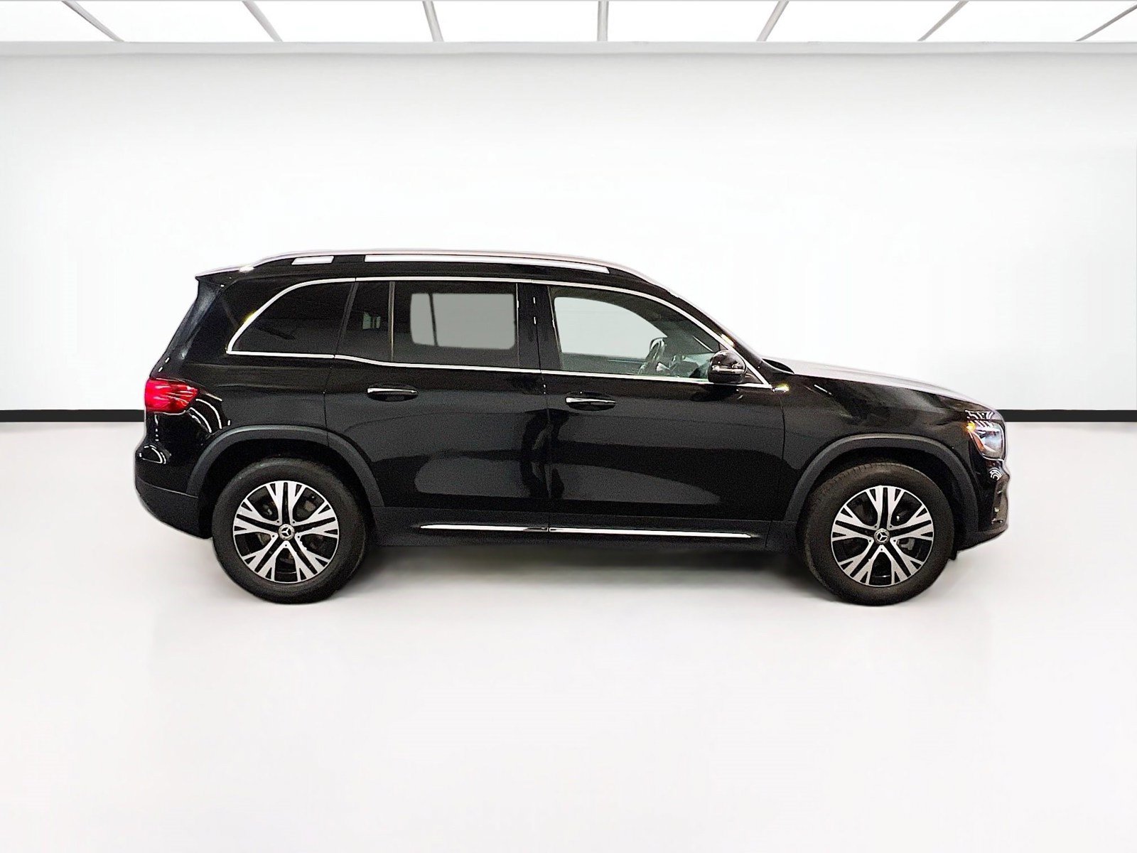 Used 2024 Mercedes-Benz GLB 250 image 23