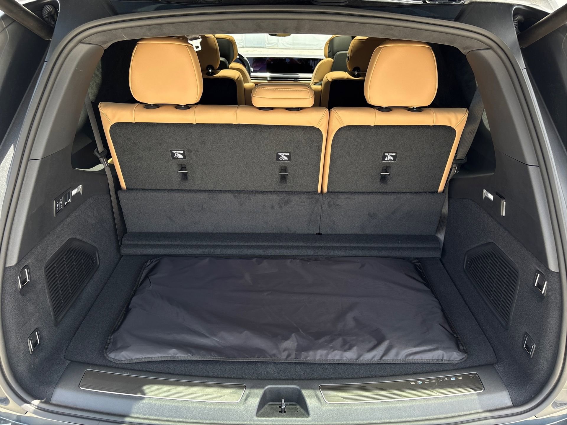 New 2026 Cadillac Escalade IQL Sport 2 w/ LPO, Etrunk Organizer Package AWD/4WD image 11