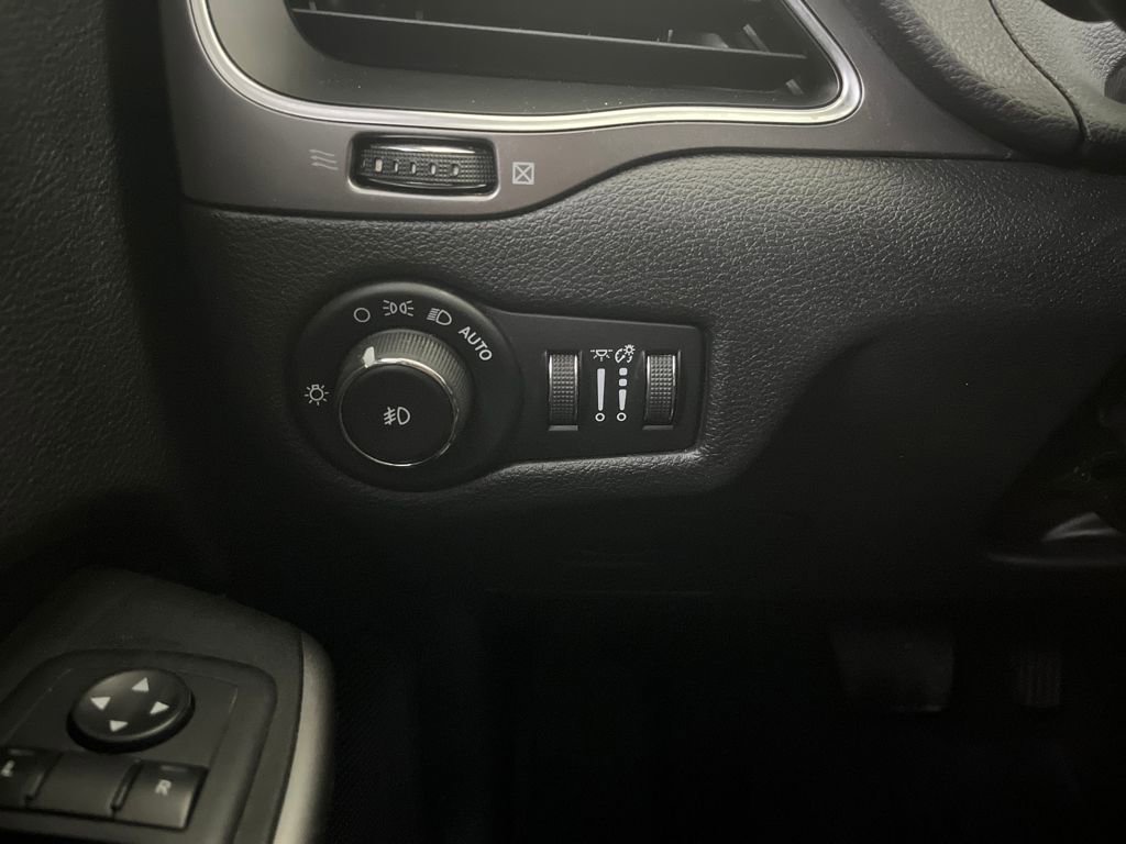 Used 2019 Jeep Cherokee Latitude Plus image 61