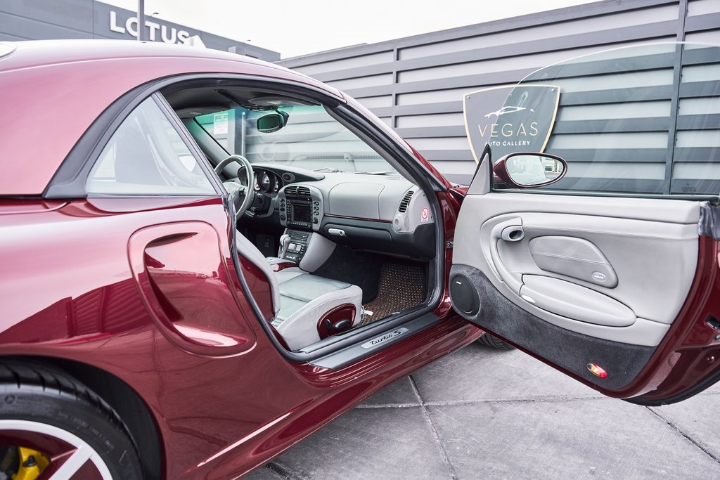 Used 2005 Porsche 911 Turbo image 27