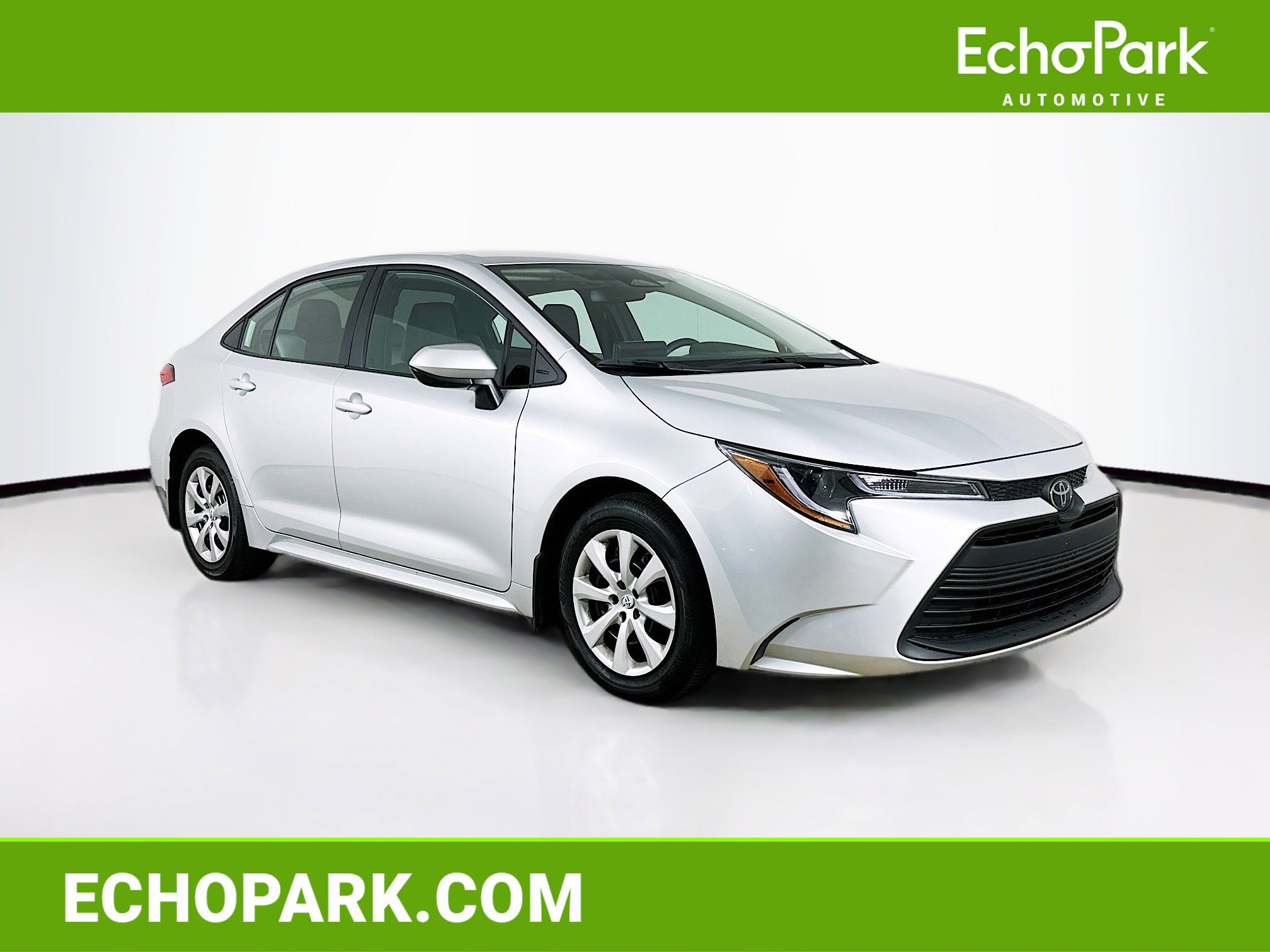 Used 2025 Toyota Corolla LE image 1