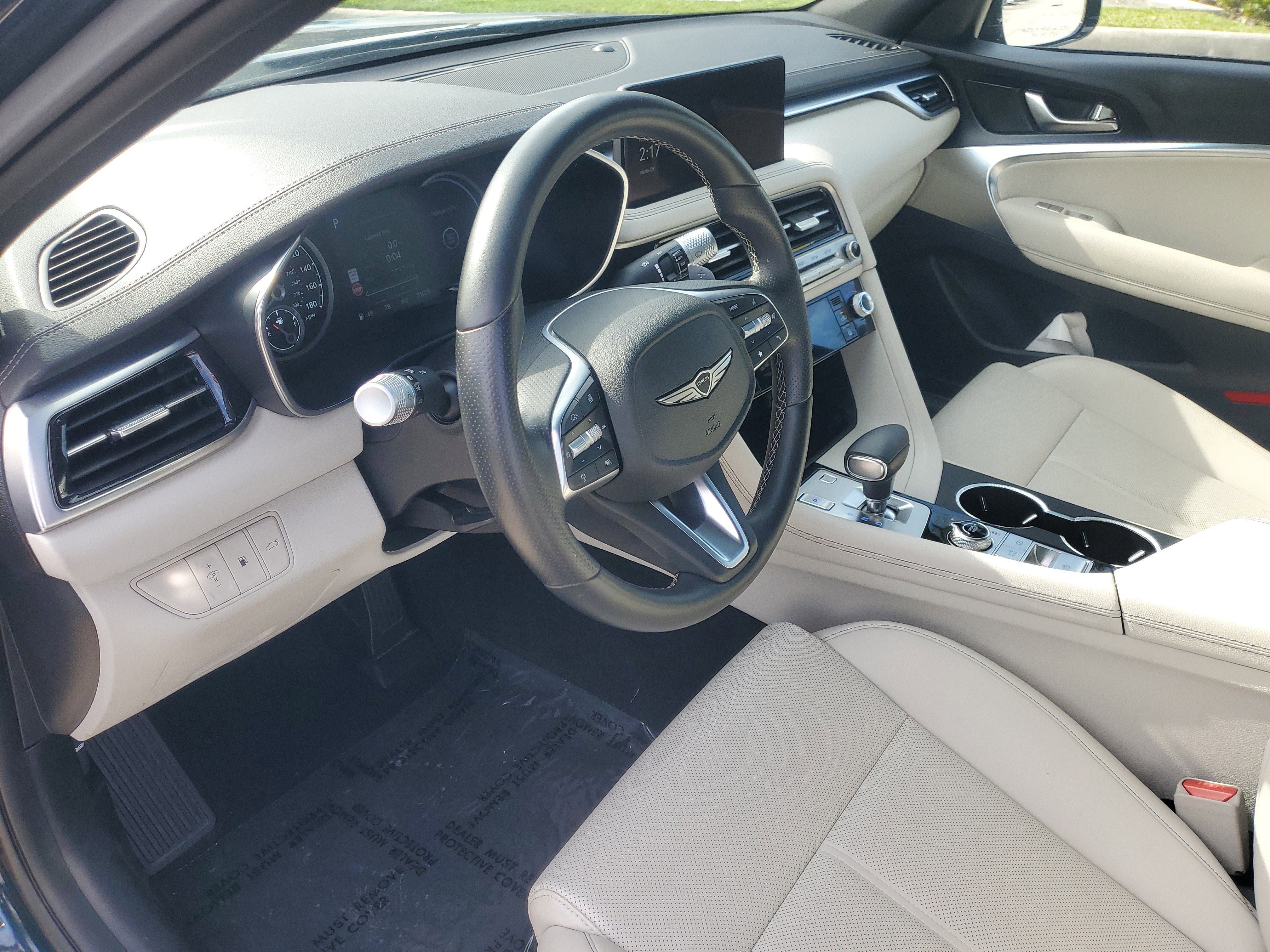 Used 2025 Genesis G70 2.5T image 16