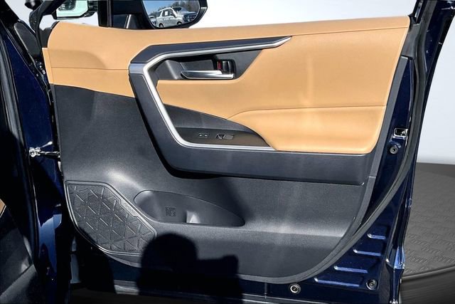 Used 2023 Toyota RAV4 XLE Premium image 28