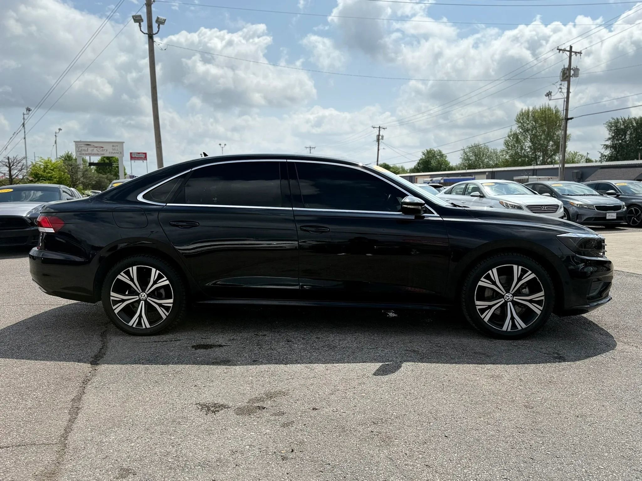 Used 2021 Volkswagen Passat 2.0T SE FWD image 3
