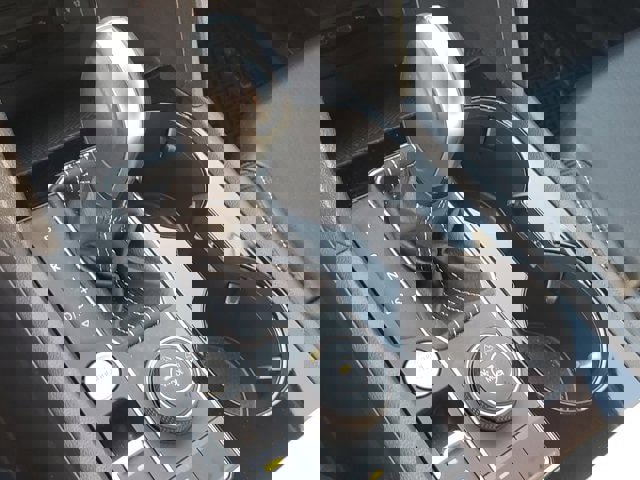 Used 2022 Volkswagen Atlas Cross Sport SEL R-Line image 29