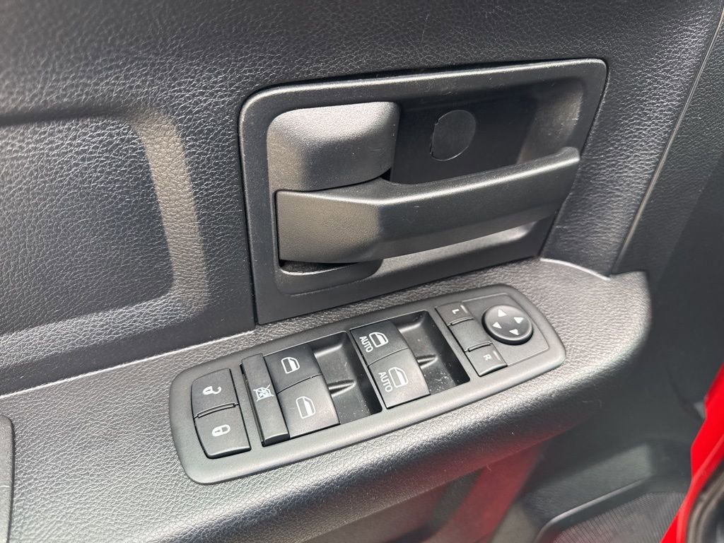 Used 2014 RAM 1500 Express RWD image 19