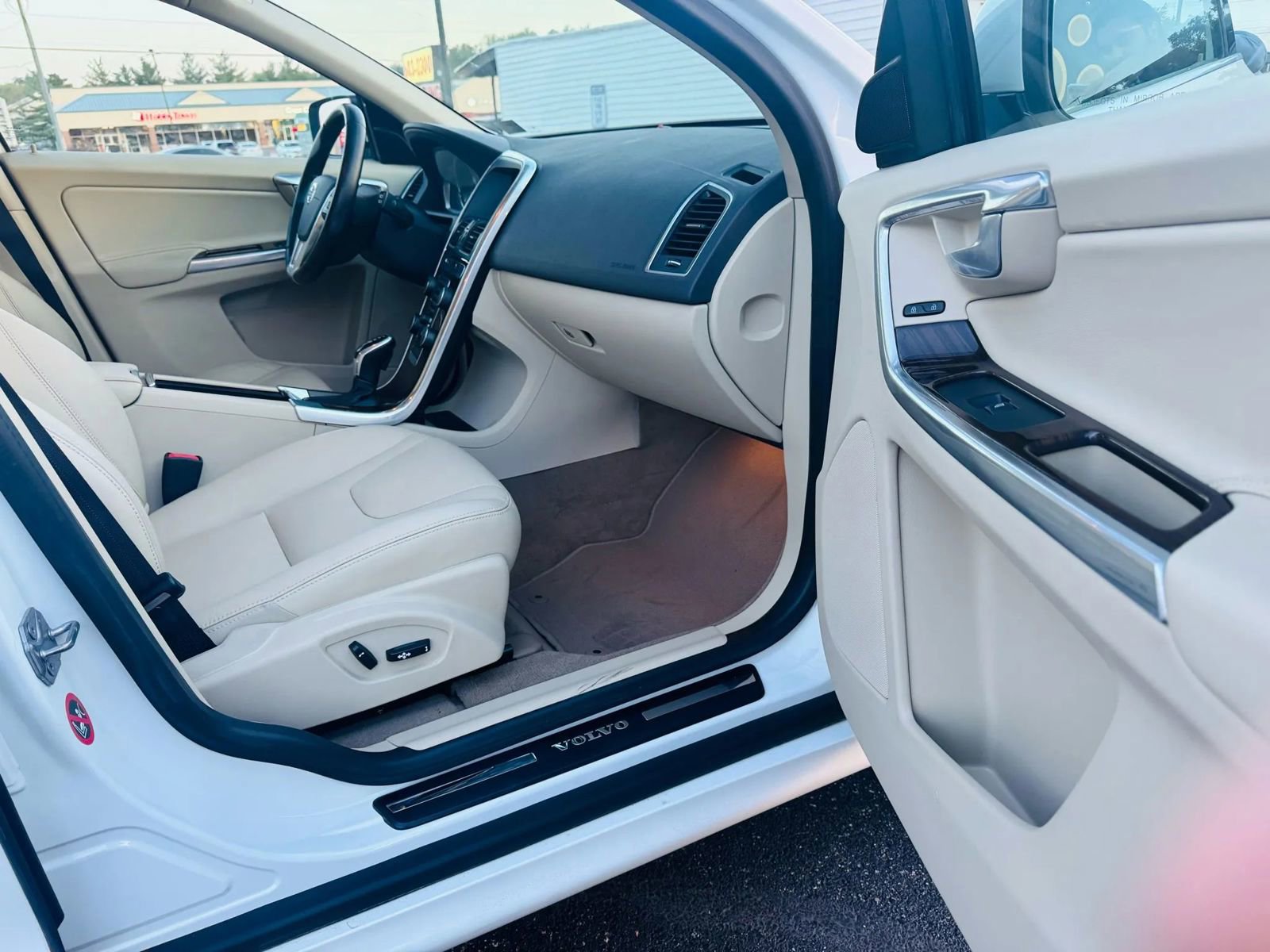 Used 2015 Volvo XC60 3.2 Premier Plus image 10