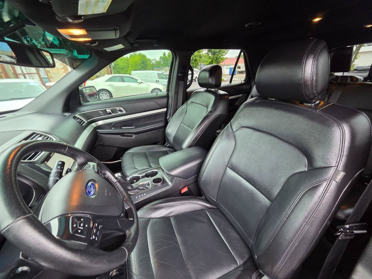 Used 2017 Ford Explorer XLT w/ Equipment Group 202A FWD image 14