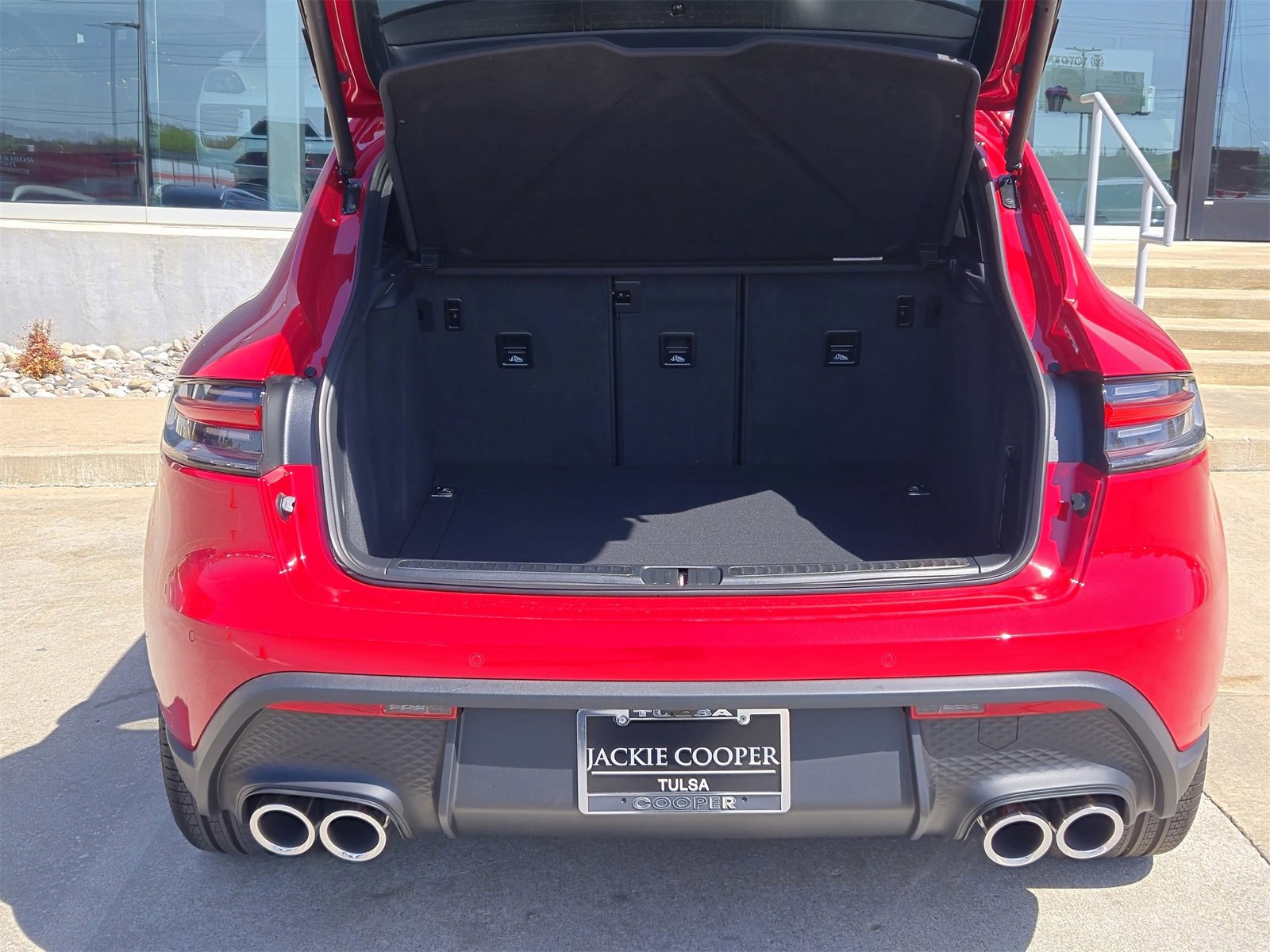 Certified 2025 Porsche Macan image 14