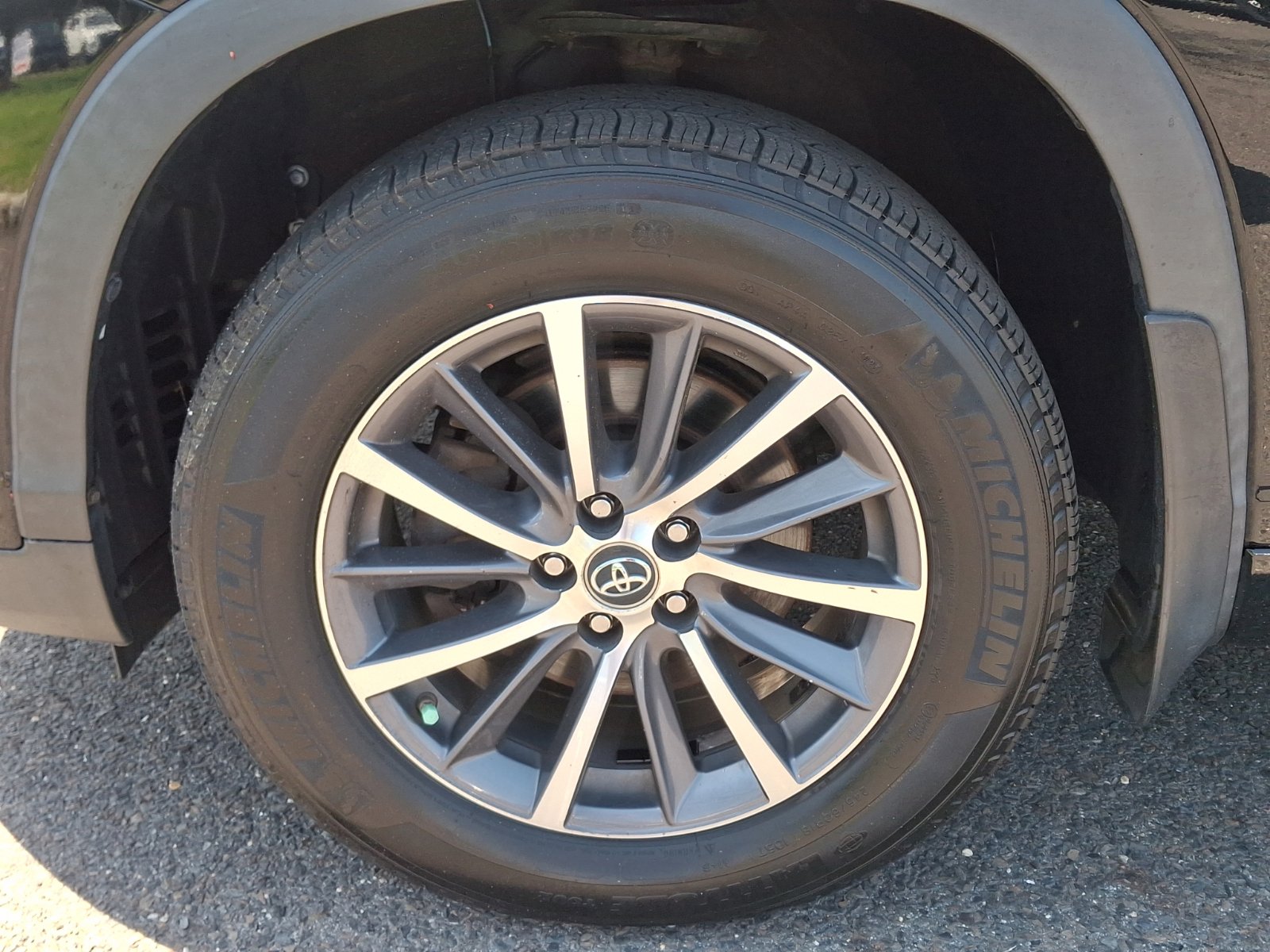 Used 2018 Toyota Highlander XLE image 9