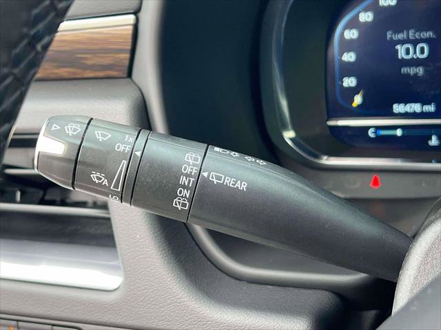 Used 2024 Chevrolet Suburban Premier image 22