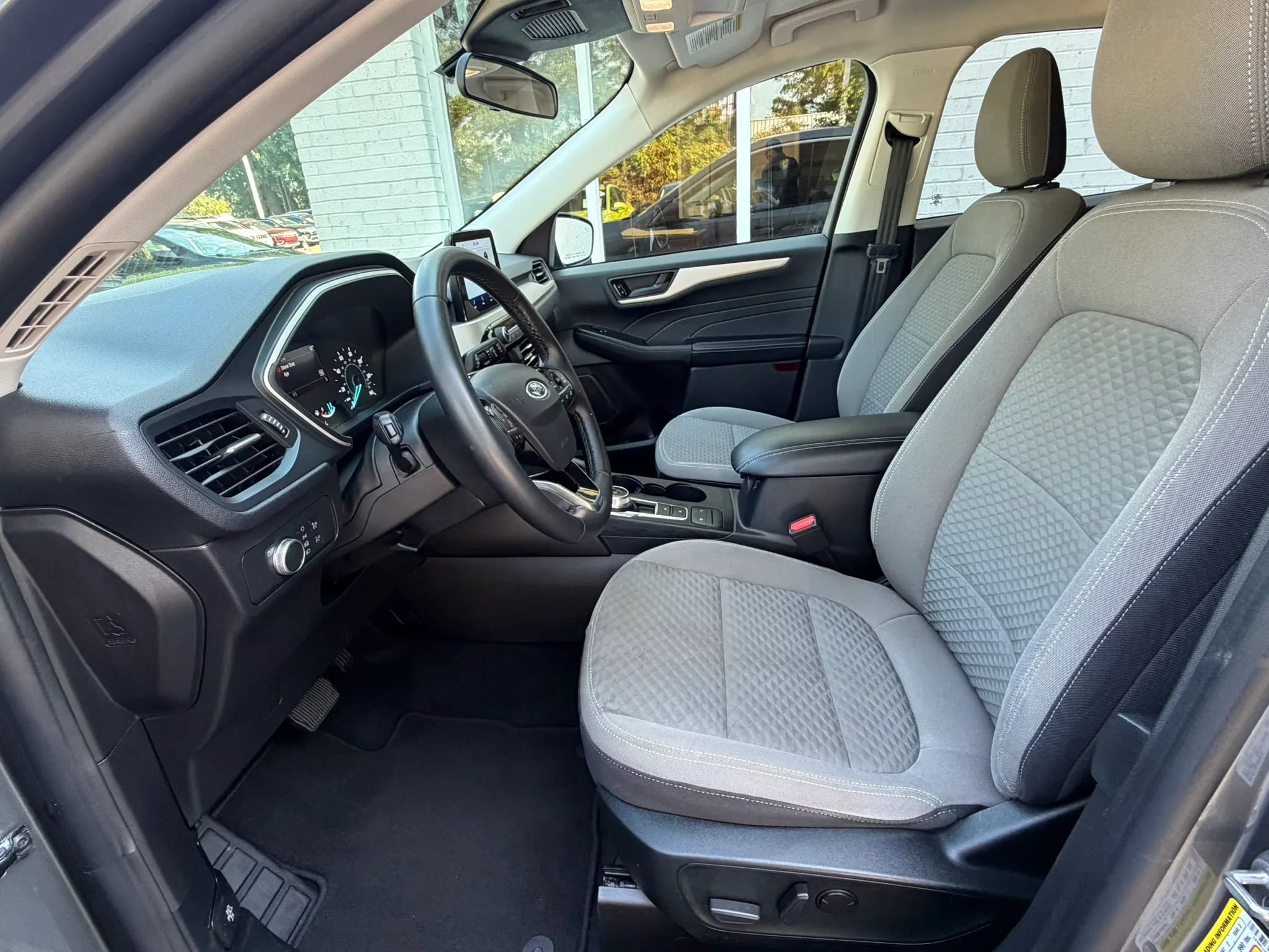 Used 2022 Ford Escape SE w/ Cold Weather Package FWD image 24