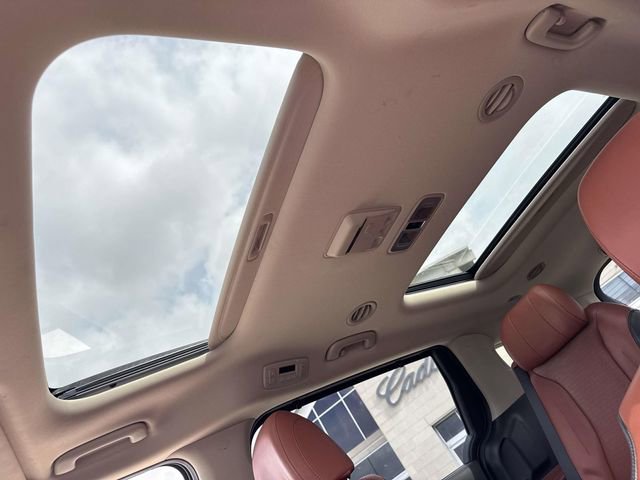 Used 2023 Kia Carnival SX Prestige image 23