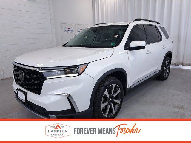 Used 2025 Honda Pilot Touring image 1