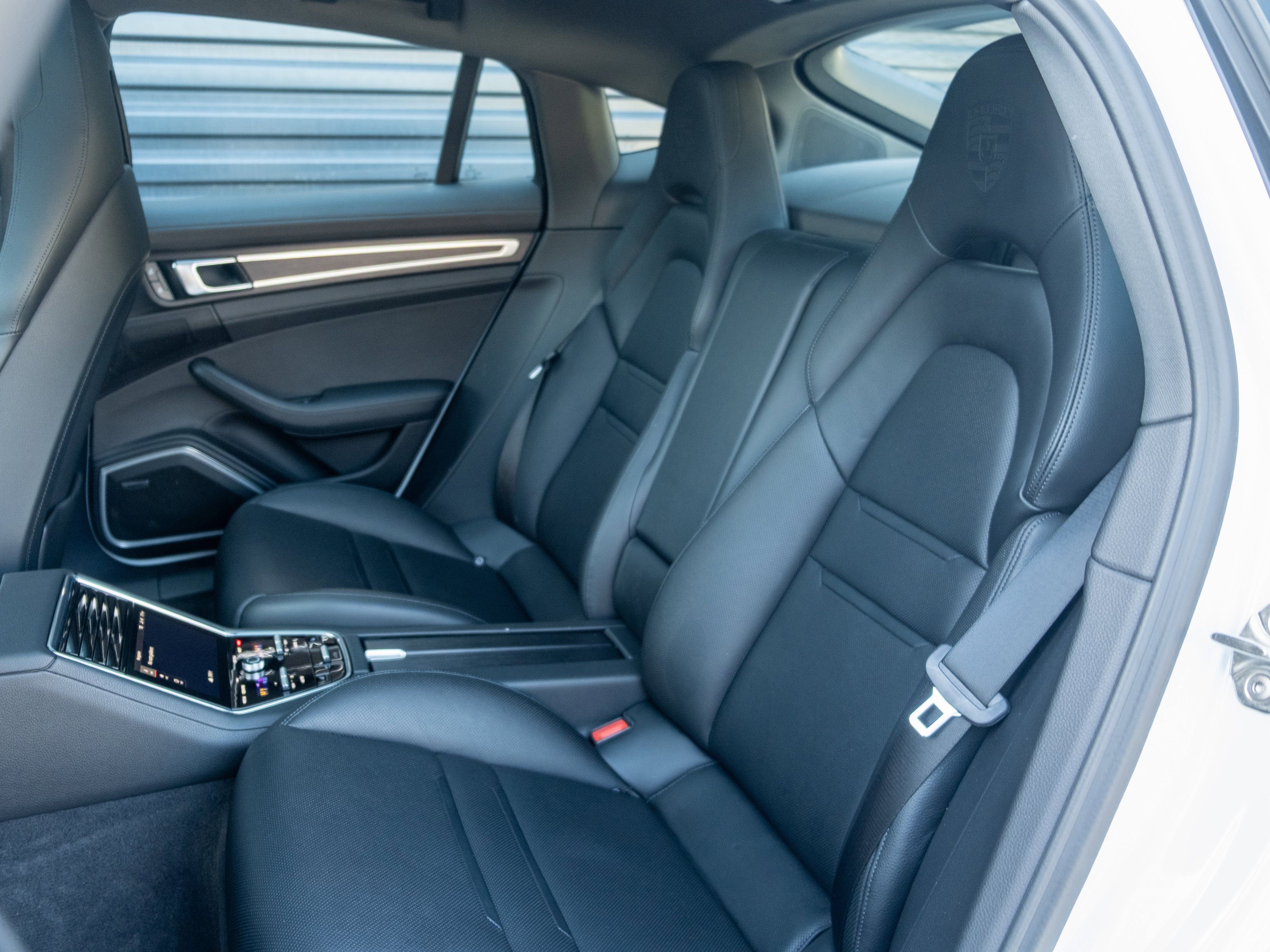 Certified 2023 Porsche Panamera 4 Platinum Edition AWD/4WD image 35