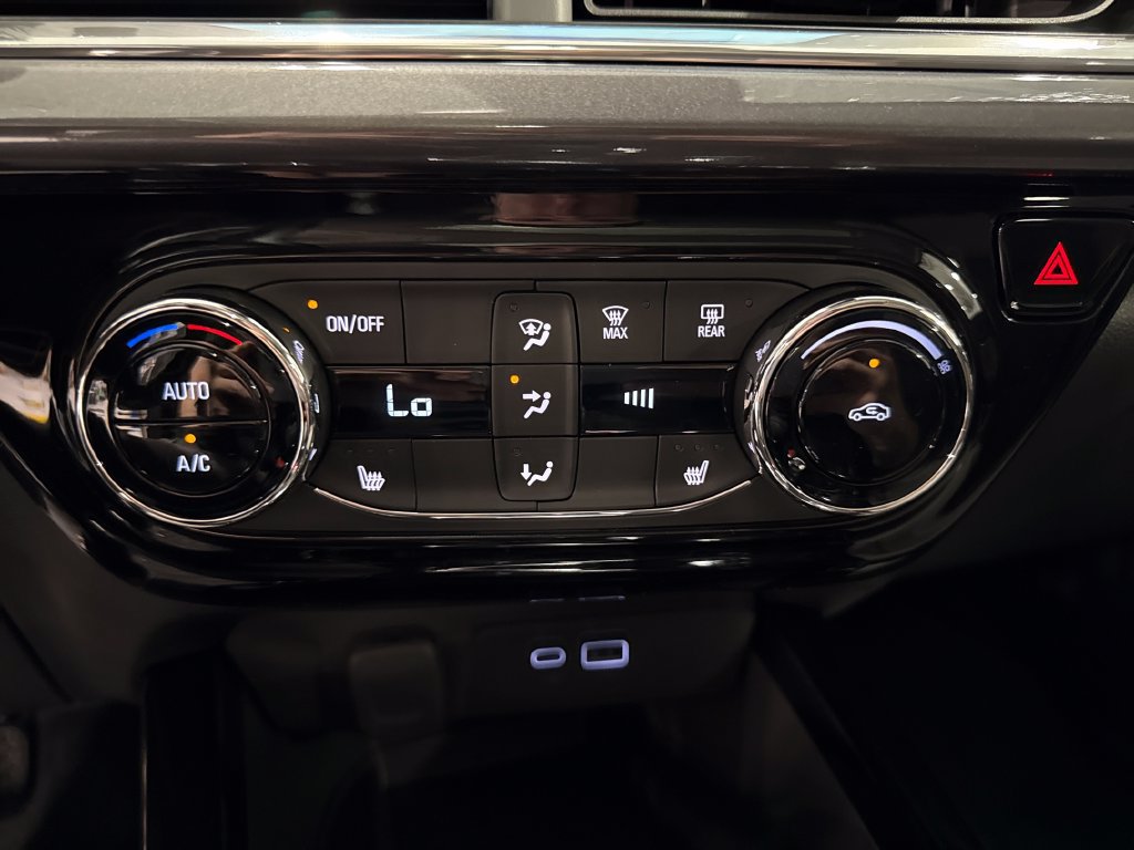 New 2026 Chevrolet Trax ACTIV w/ Sunroof Package FWD image 14
