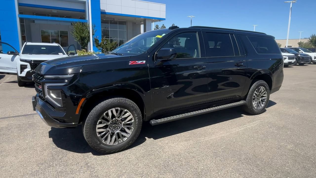 Used 2025 Chevrolet Suburban Z71 AWD/4WD image 3