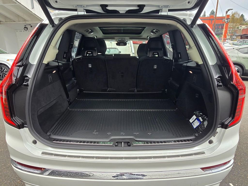 New 2025 Volvo XC90 B5 Plus w/ Protection Package Premier image 13