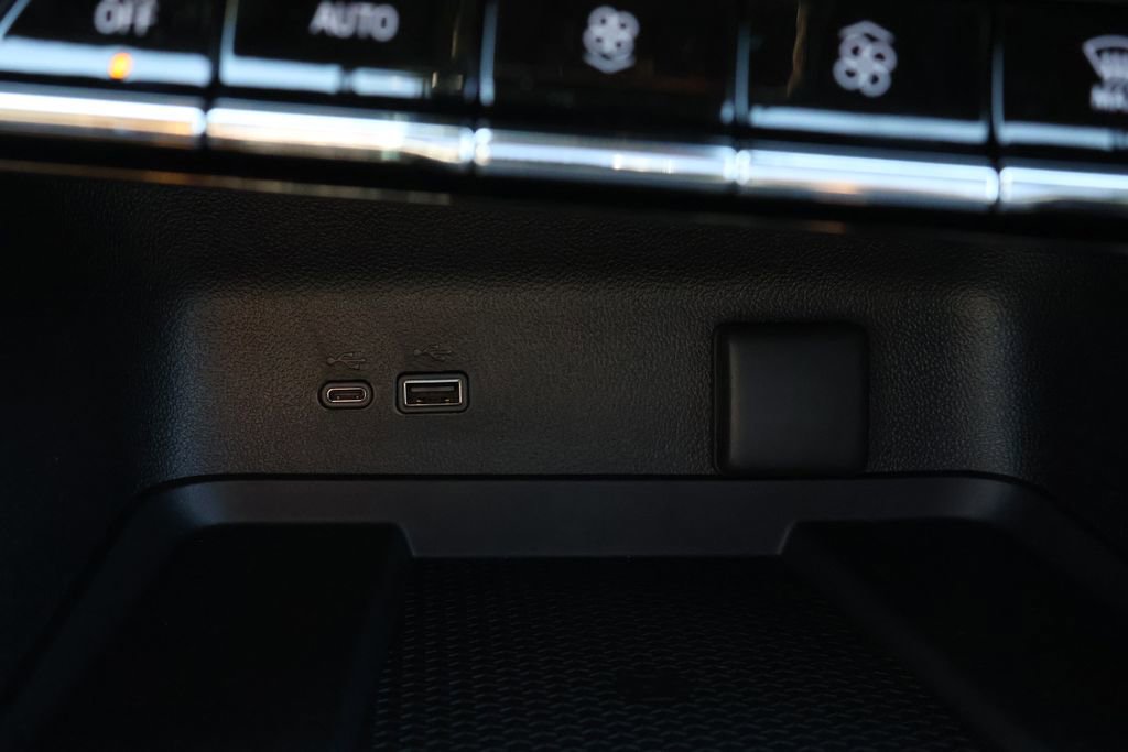 New 2026 Chevrolet Traverse RS w/ LPO, Floor Liner Package image 32