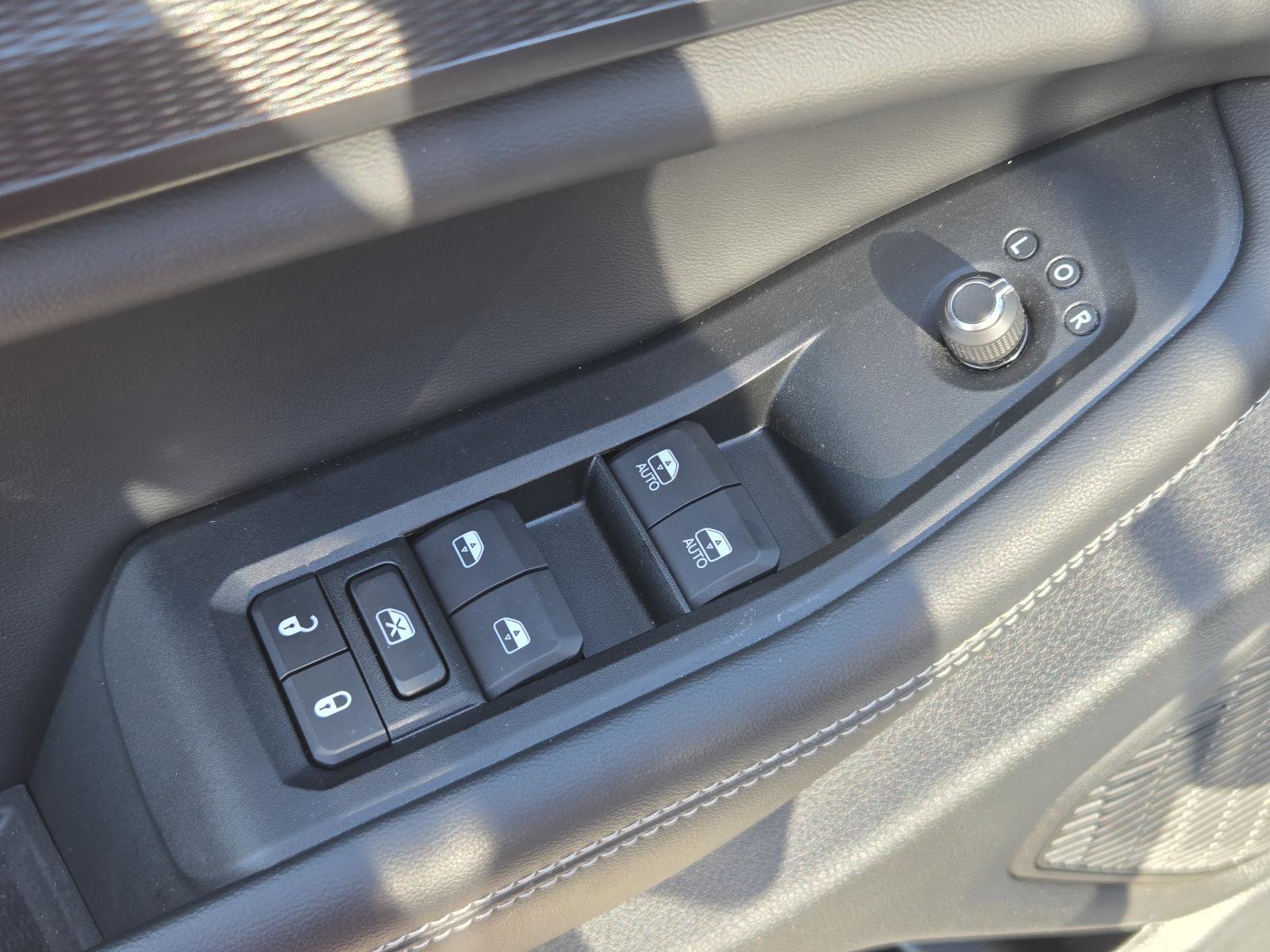 Used 2025 Jeep Grand Cherokee Laredo X image 20