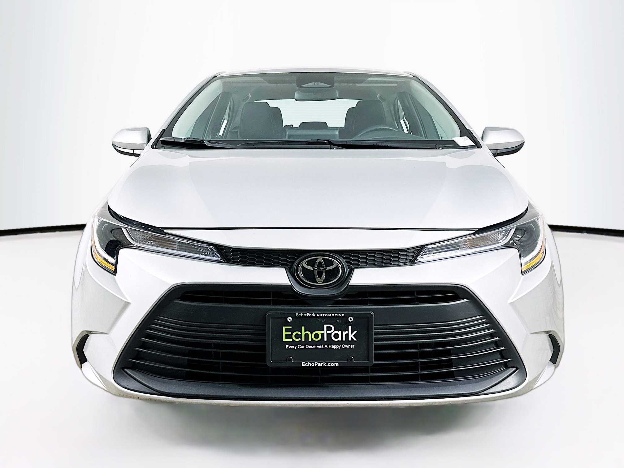Used 2025 Toyota Corolla LE image 2