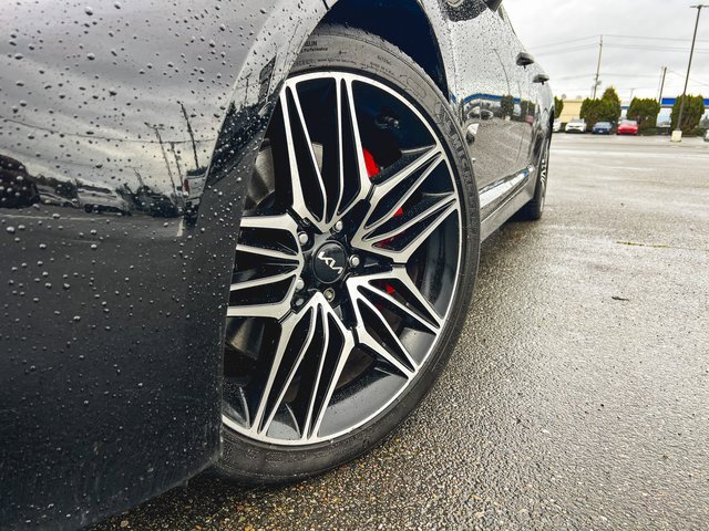 Used 2022 Kia Stinger GT2 image 2