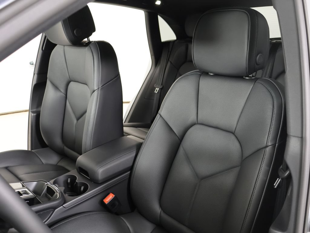 New 2026 Porsche Macan AWD/4WD image 11