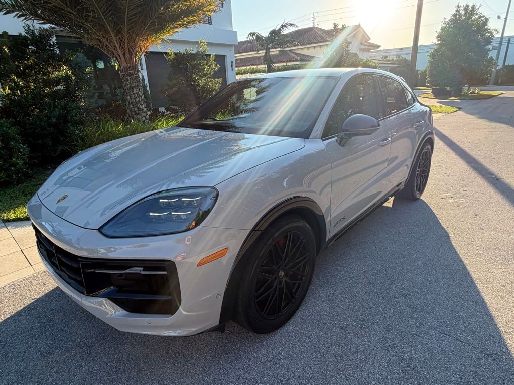 Used 2025 Porsche Cayenne GTS image 3