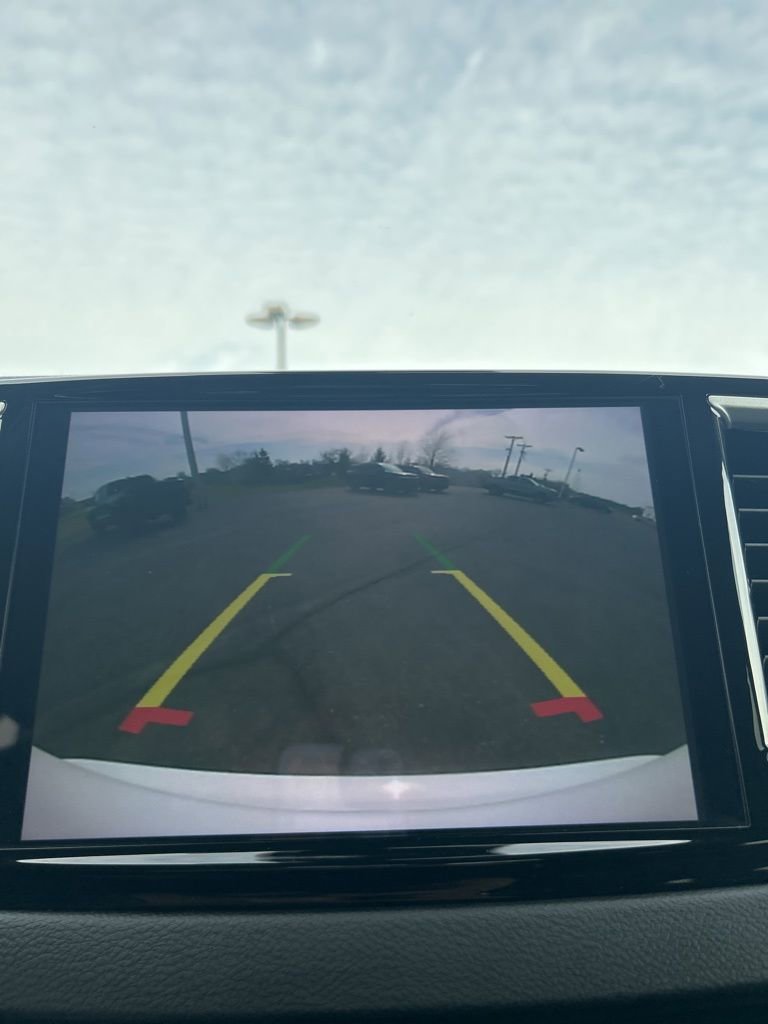 Used 2023 Chrysler Pacifica Touring-L FWD image 40