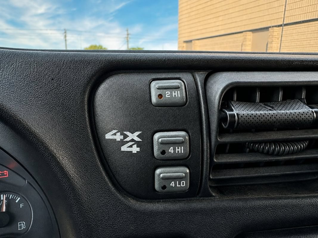 Used 1998 Chevrolet Blazer LS w/ Preferred Equipment Group AWD/4WD image 19