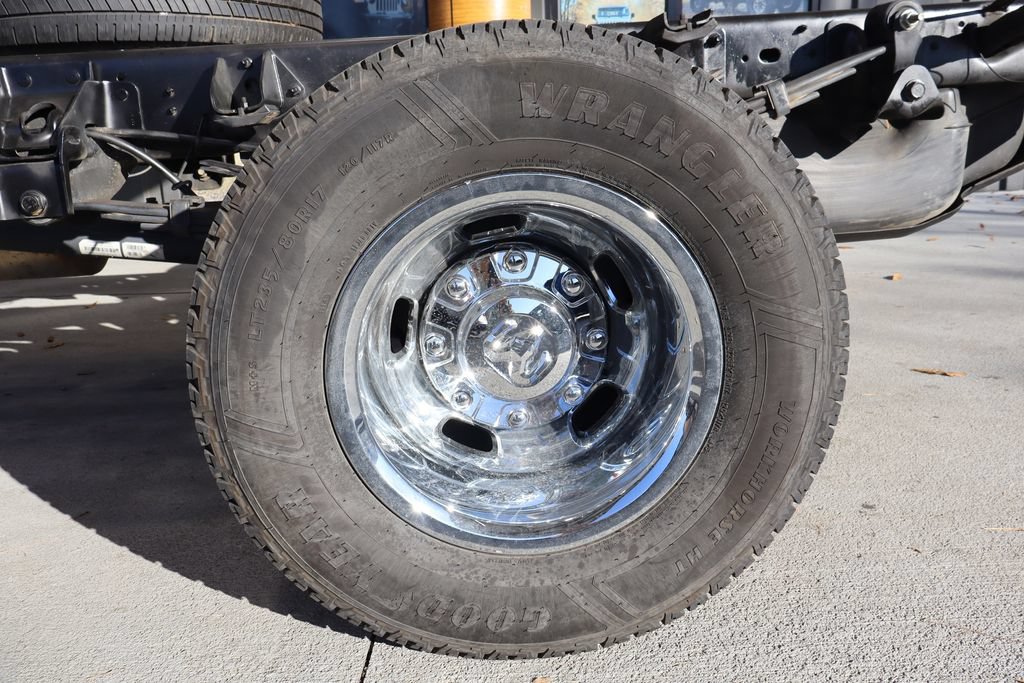 Used 2022 RAM 3500 Tradesman w/ Chrome Appearance Group RWD image 25