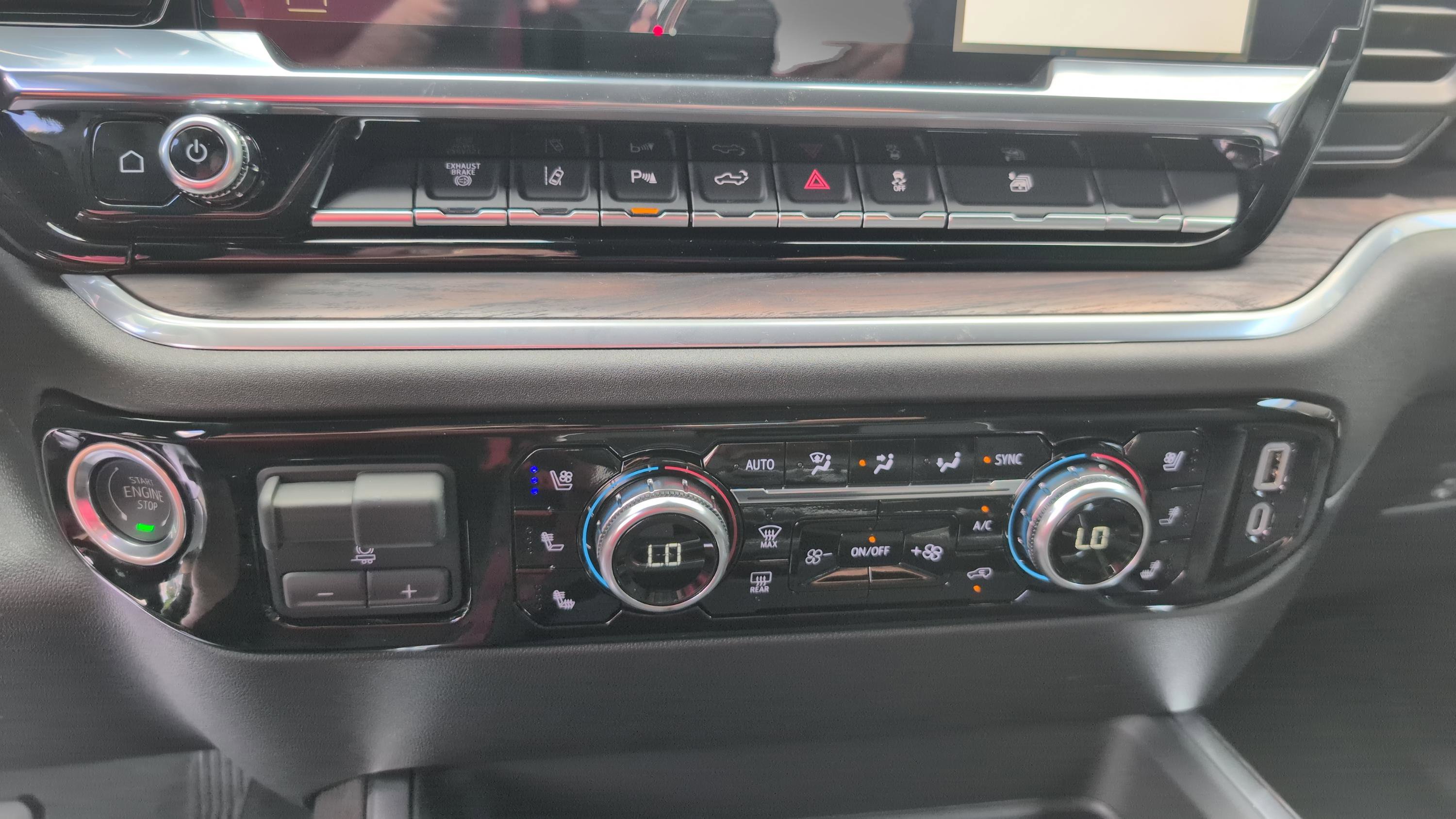 New 2025 GMC Sierra 2500 SLT w/ SLT Convenience Package image 27