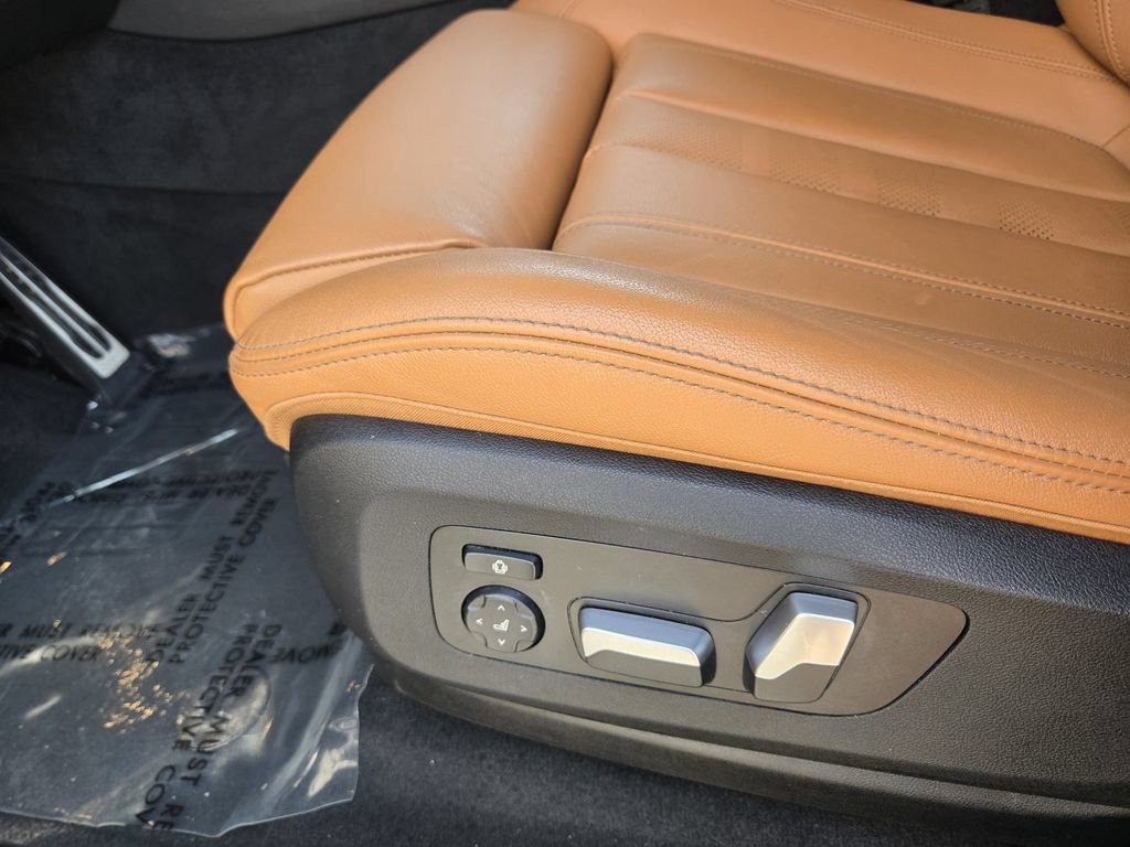 Used 2021 BMW X7 xDrive40i w/ M Sport Package AWD/4WD image 23