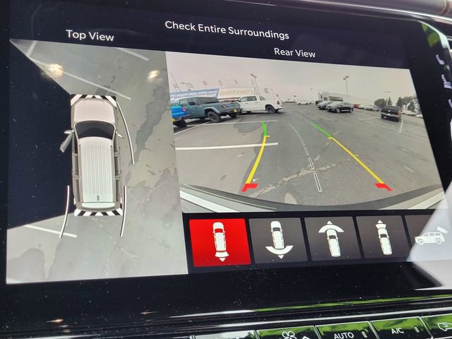 New 2024 Jeep Grand Wagoneer Series III w/ HD Trailer Tow Package image 10