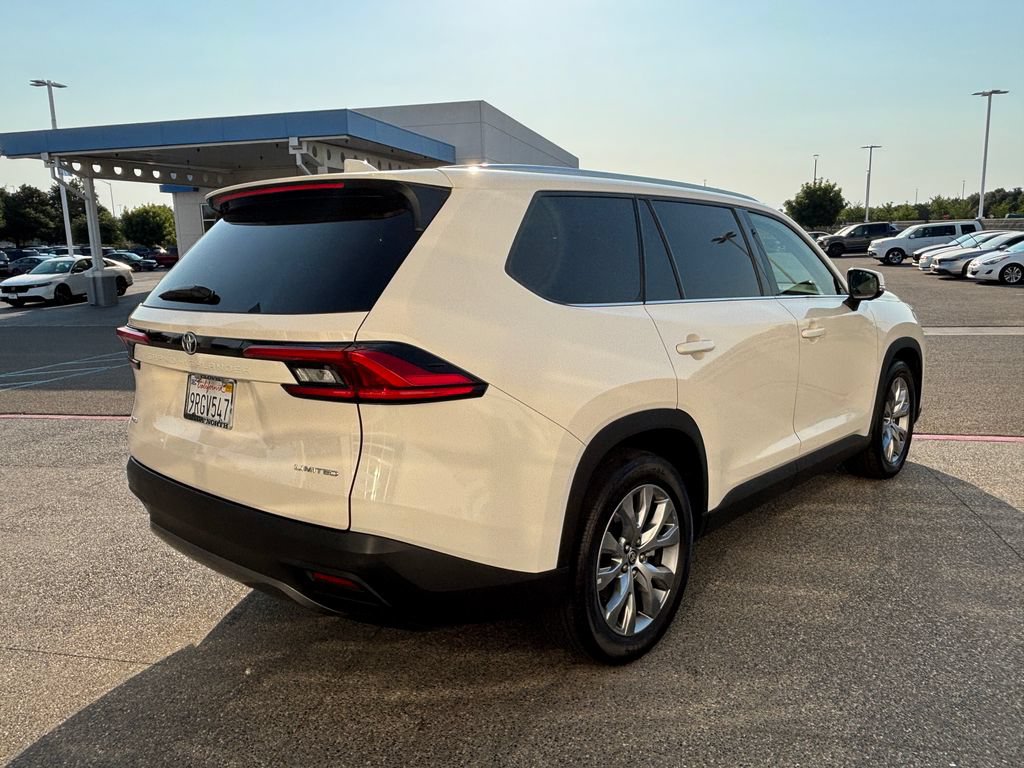 Used 2024 Toyota Grand Highlander AWD image 5