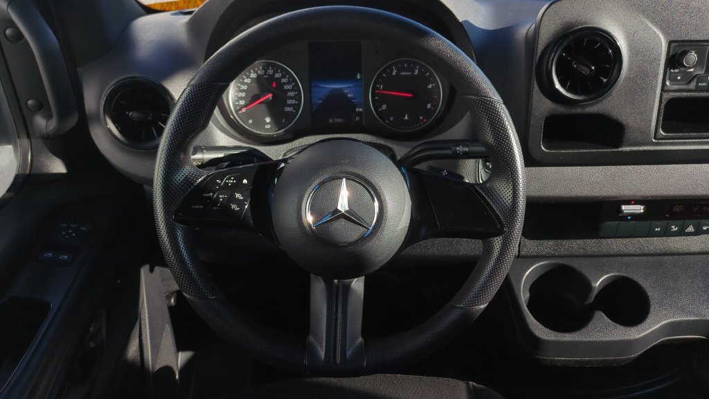 Used 2025 Mercedes-Benz Sprinter 2500 image 11