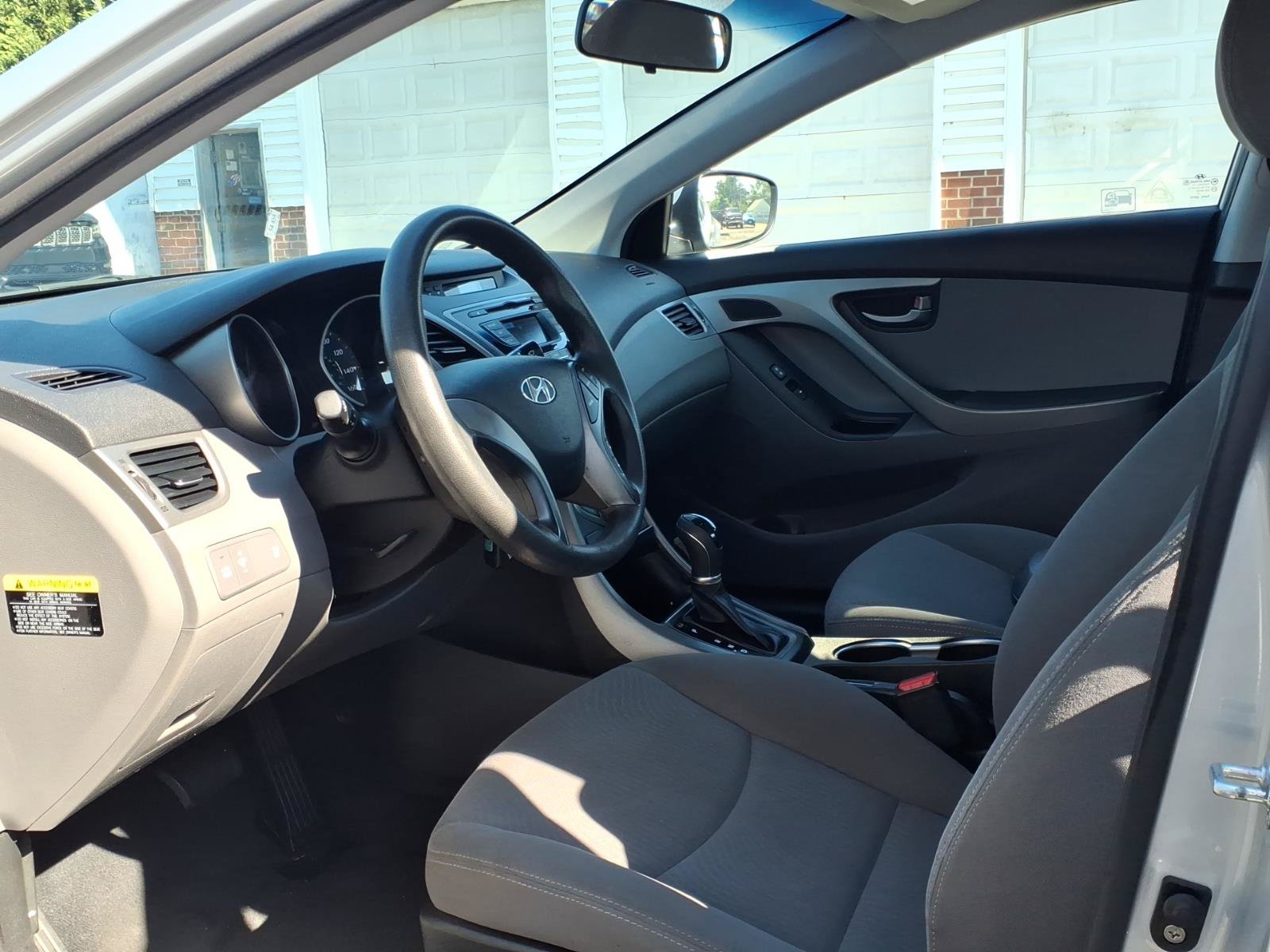 Used 2014 Hyundai Elantra SE FWD image 8