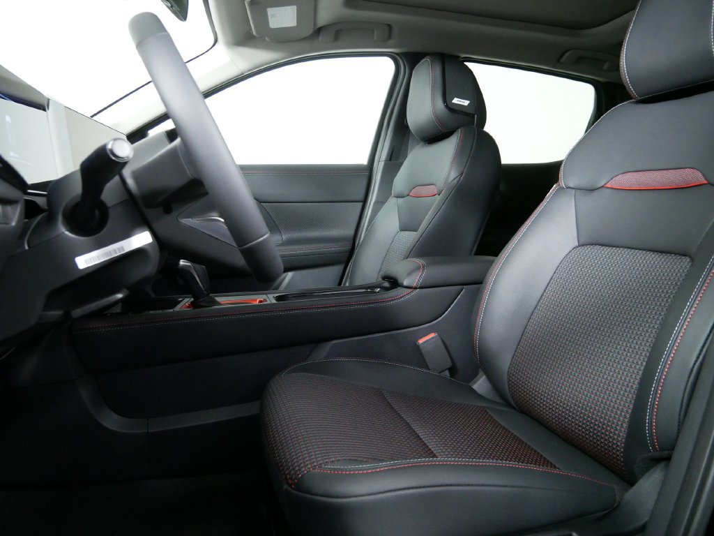 New 2027 Nissan Kicks SR AWD/4WD image 13