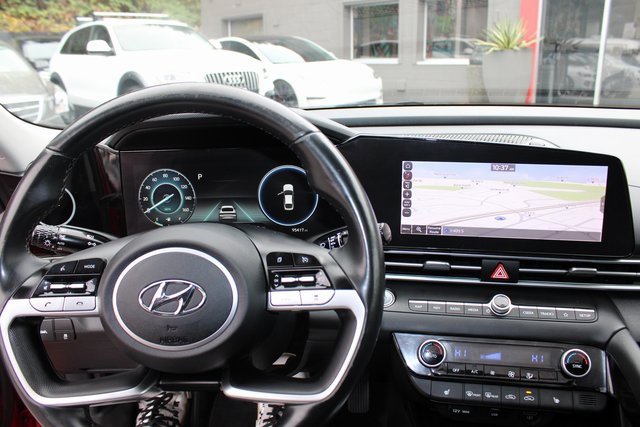 Used 2022 Hyundai Elantra Limited image 17