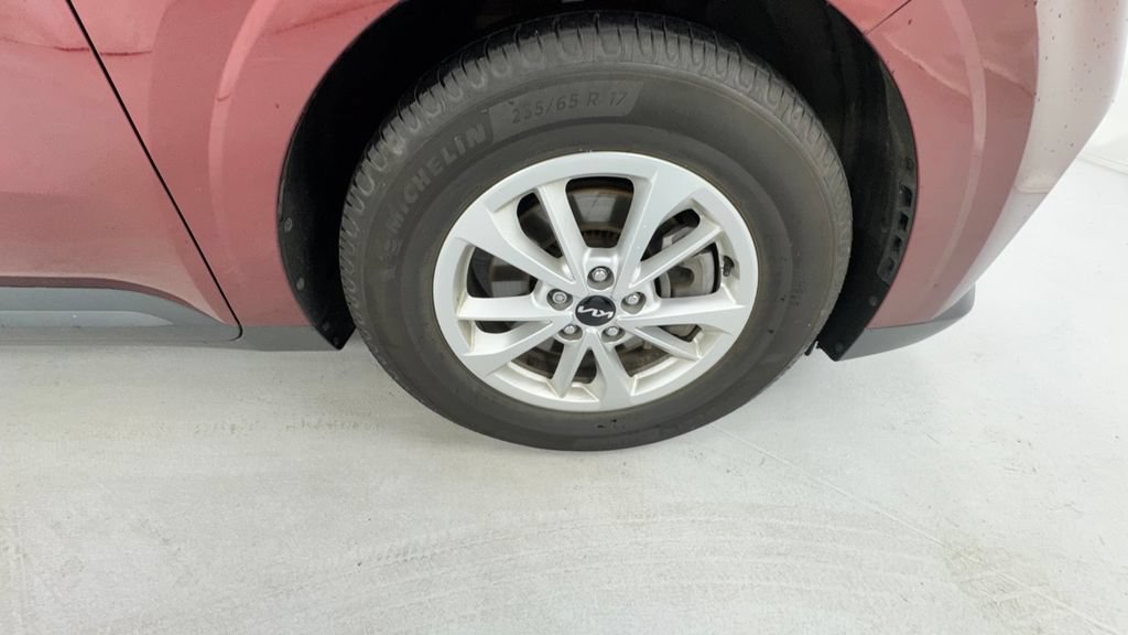 Used 2024 Kia Carnival LX FWD image 9