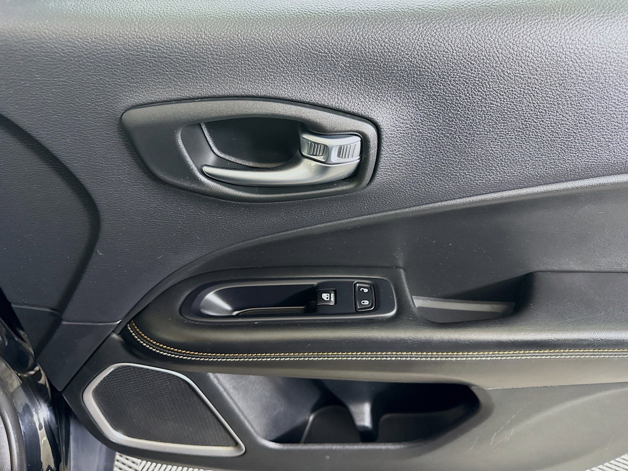 Used 2019 Jeep Compass Sport w/ Cold Weather Group image 30