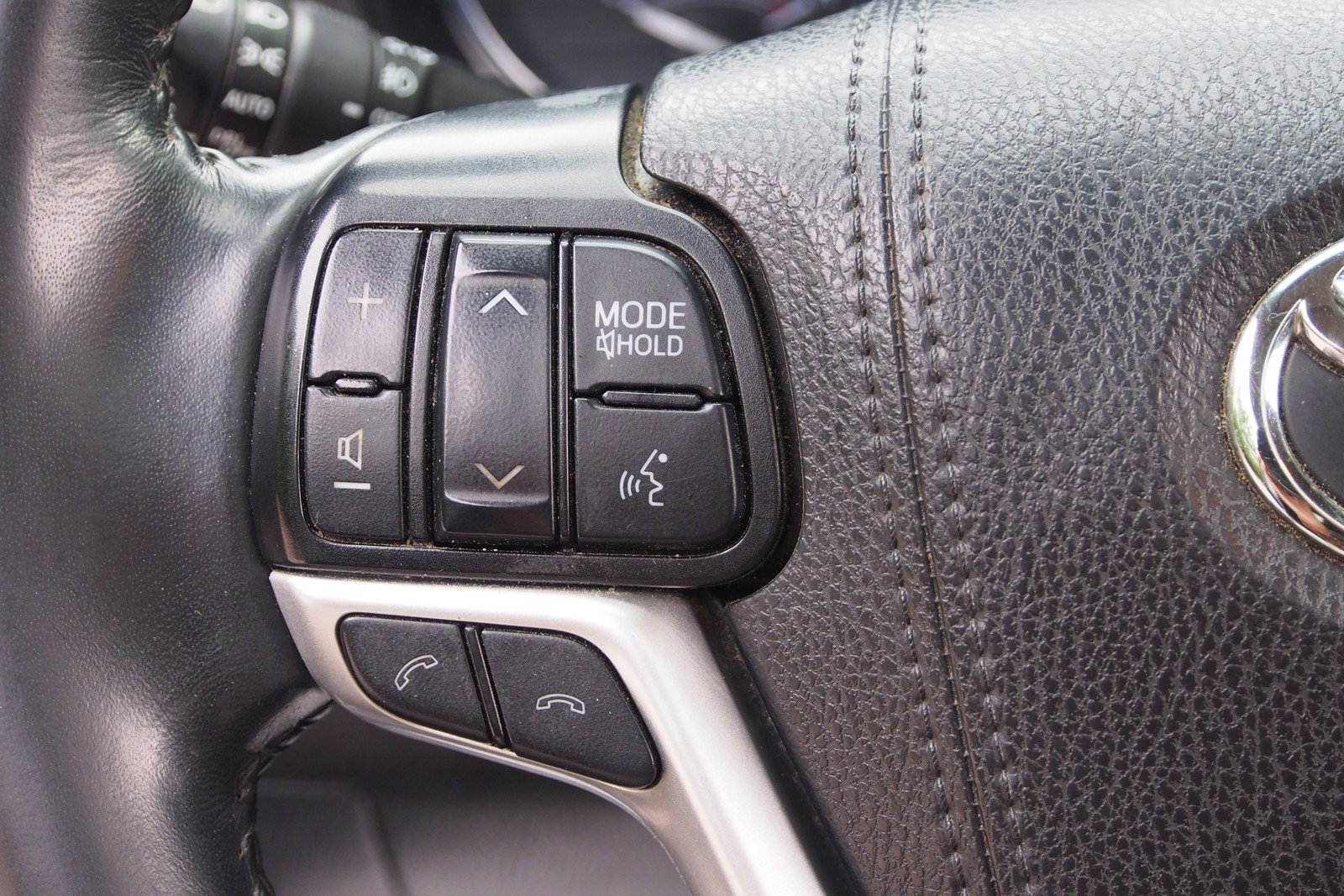 Used 2019 Toyota Highlander Limited FWD image 27