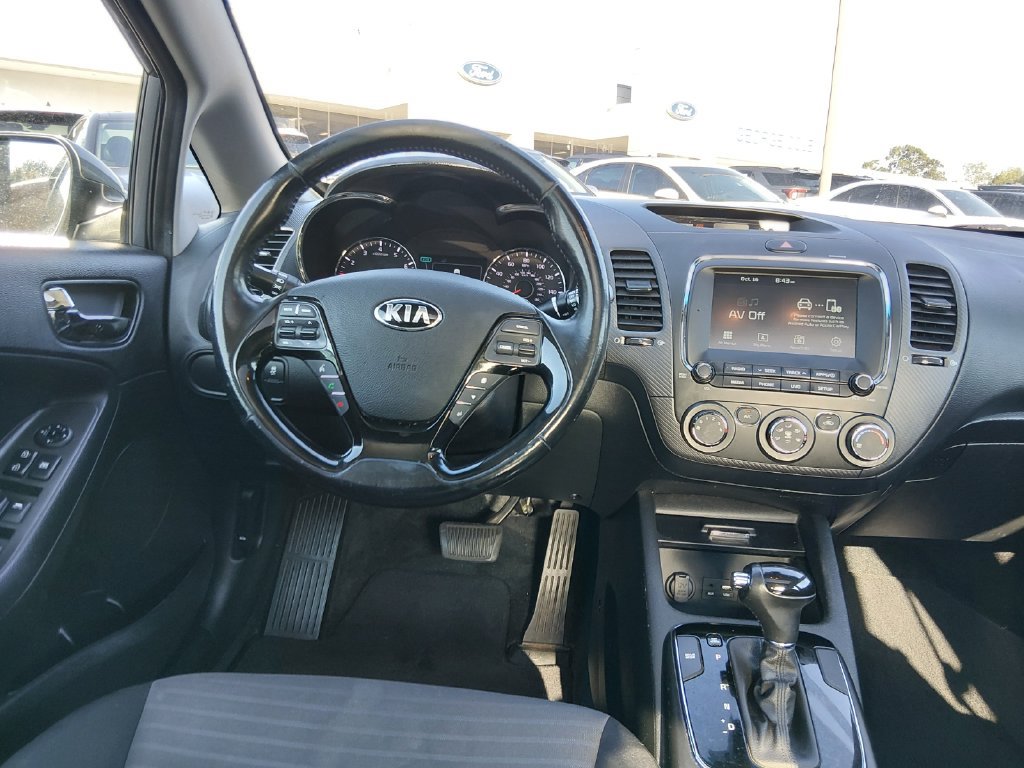 Used 2018 Kia Forte S w/ S Technology Plus Package FWD image 11