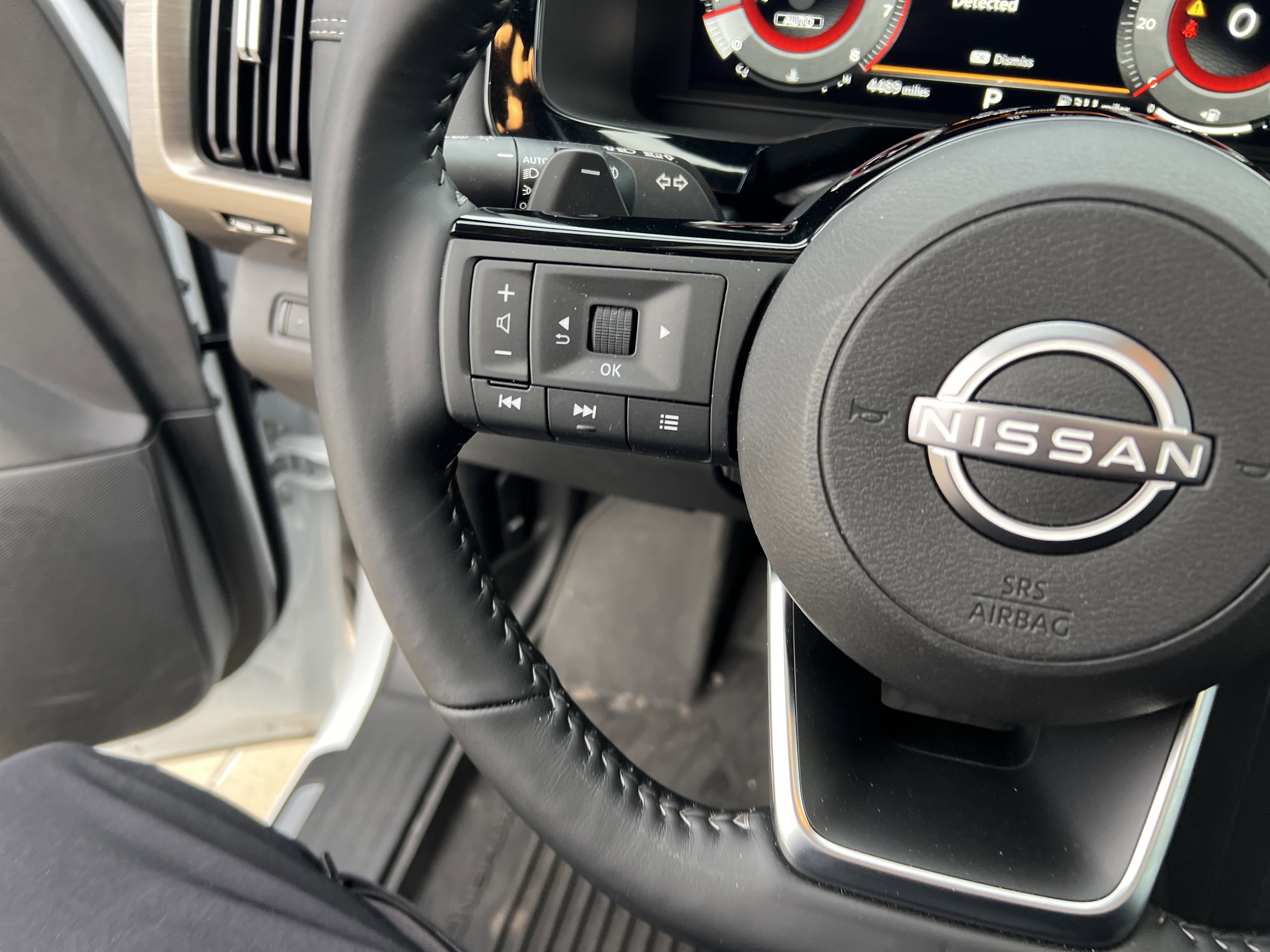Used 2025 Nissan Pathfinder Platinum image 18