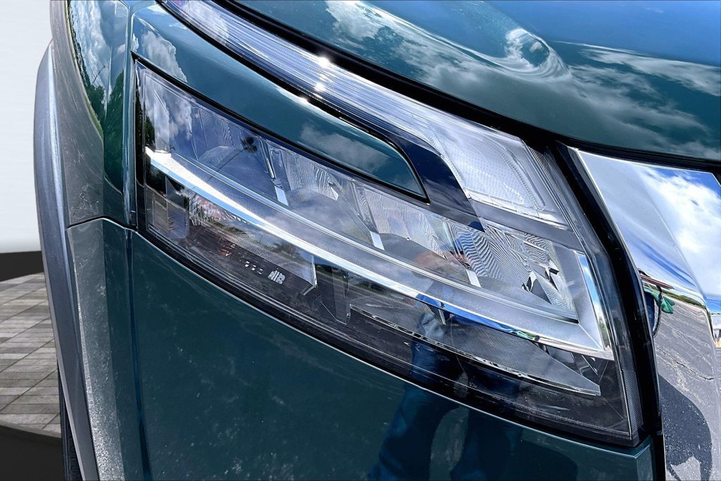 Used 2023 Nissan Pathfinder Platinum AWD/4WD image 30