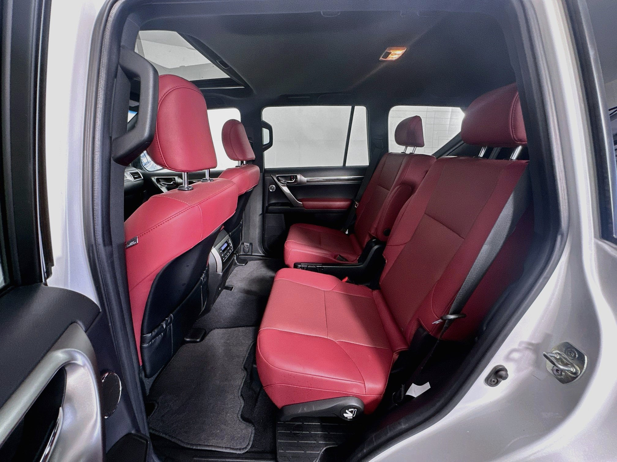 Used 2023 Lexus GX 460 Premium w/ Accessory Package AWD/4WD image 30
