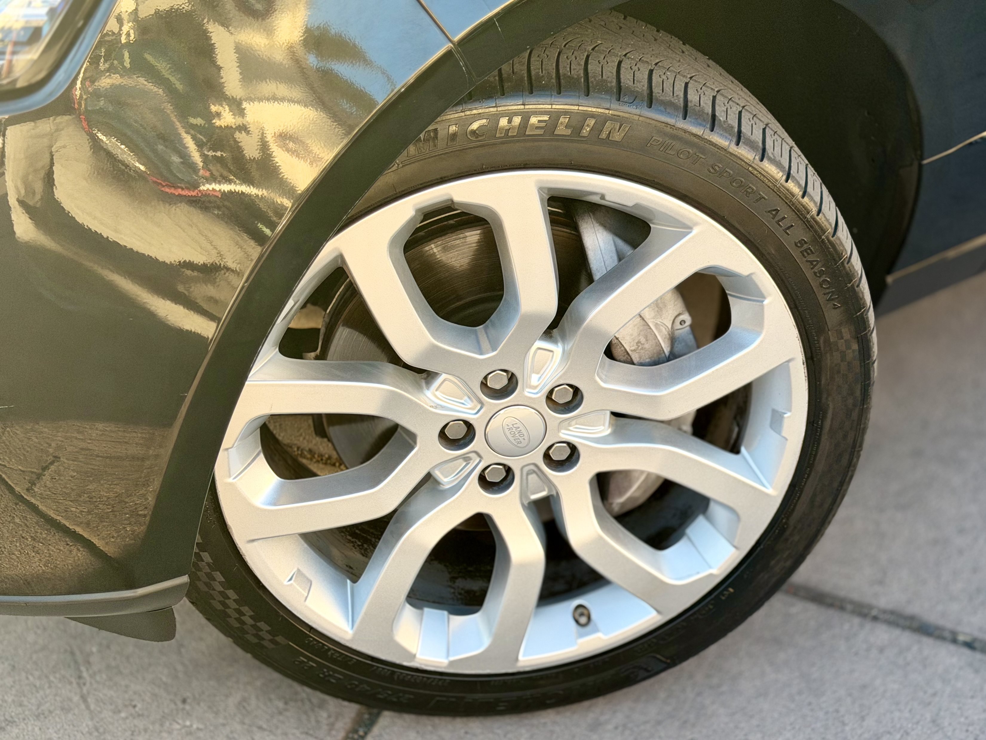 Used 2016 Land Rover Range Rover Supercharged AWD/4WD image 16